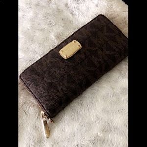 Michael Kors Wallet Gently Used